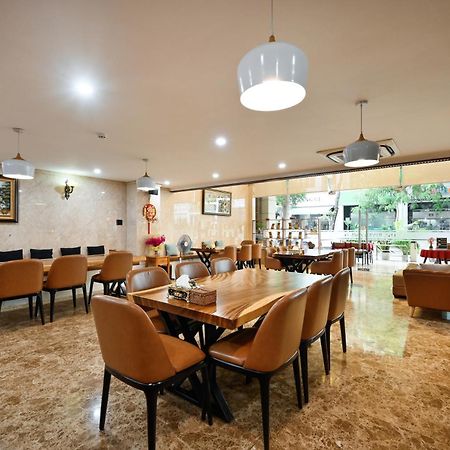 RedDoorz PremiumThe River Park Hotel Ho-Chi-Minh-Stadt Exterior foto